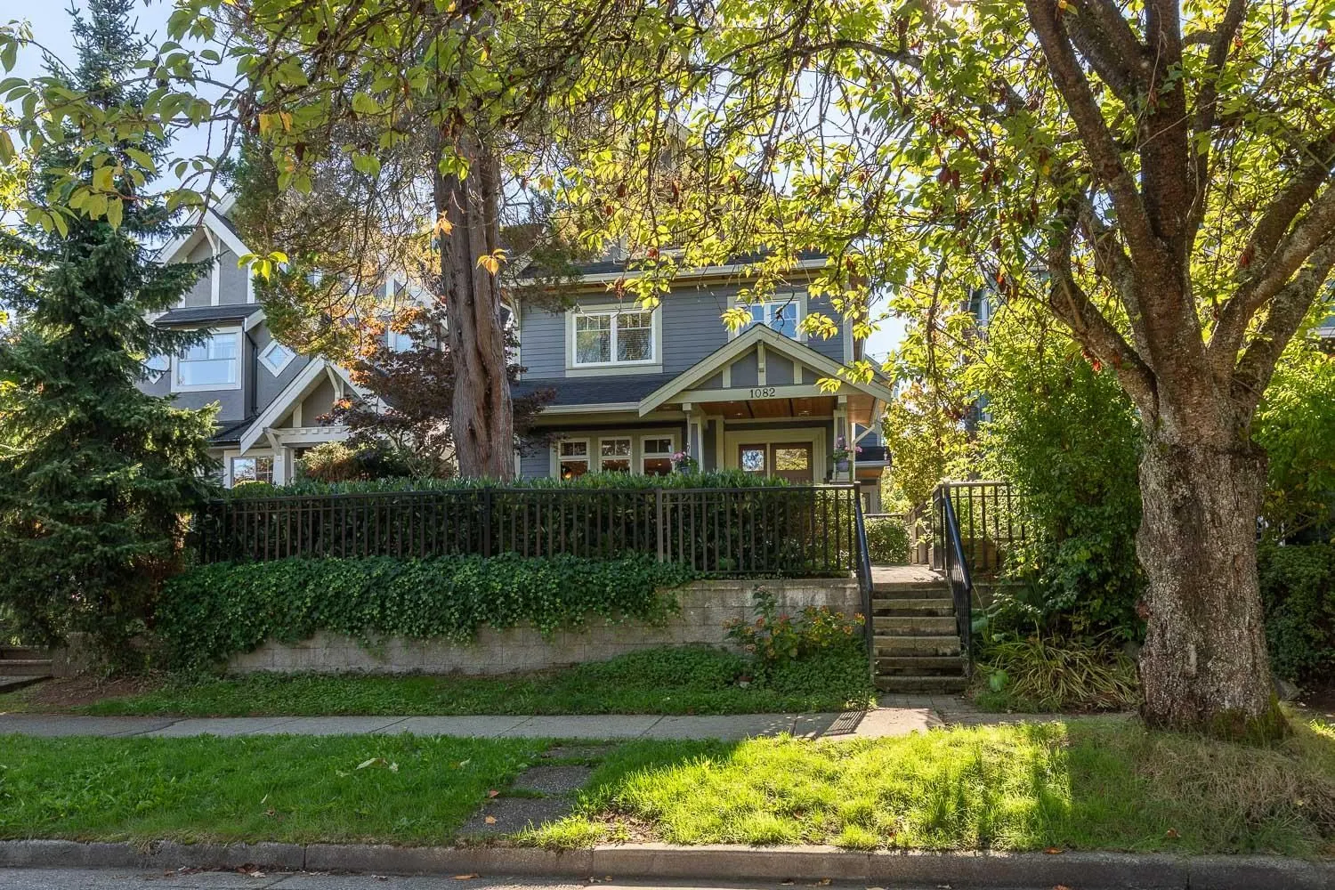 1082 E 10th Avenue