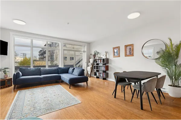 220 6111 London Road