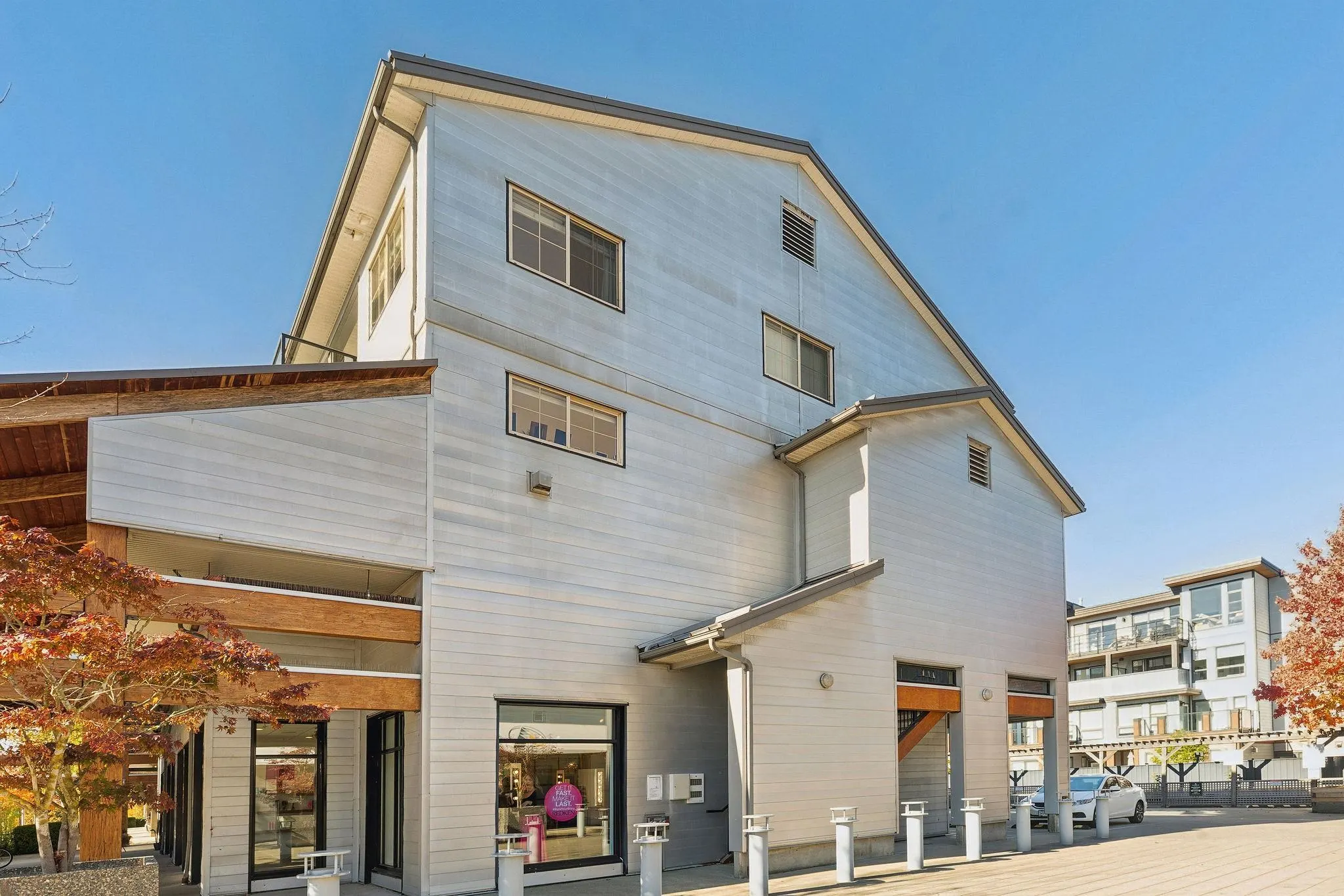 220 6111 London Road