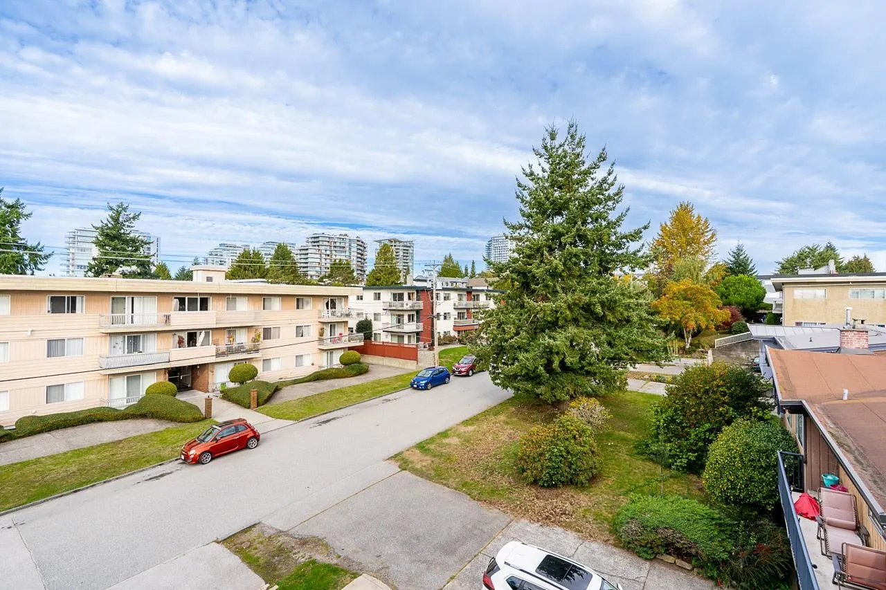 PH4 15357 Roper Avenue