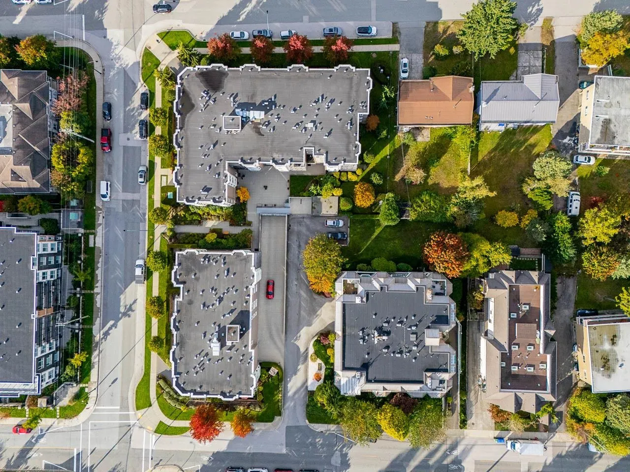 PH4 15357 Roper Avenue