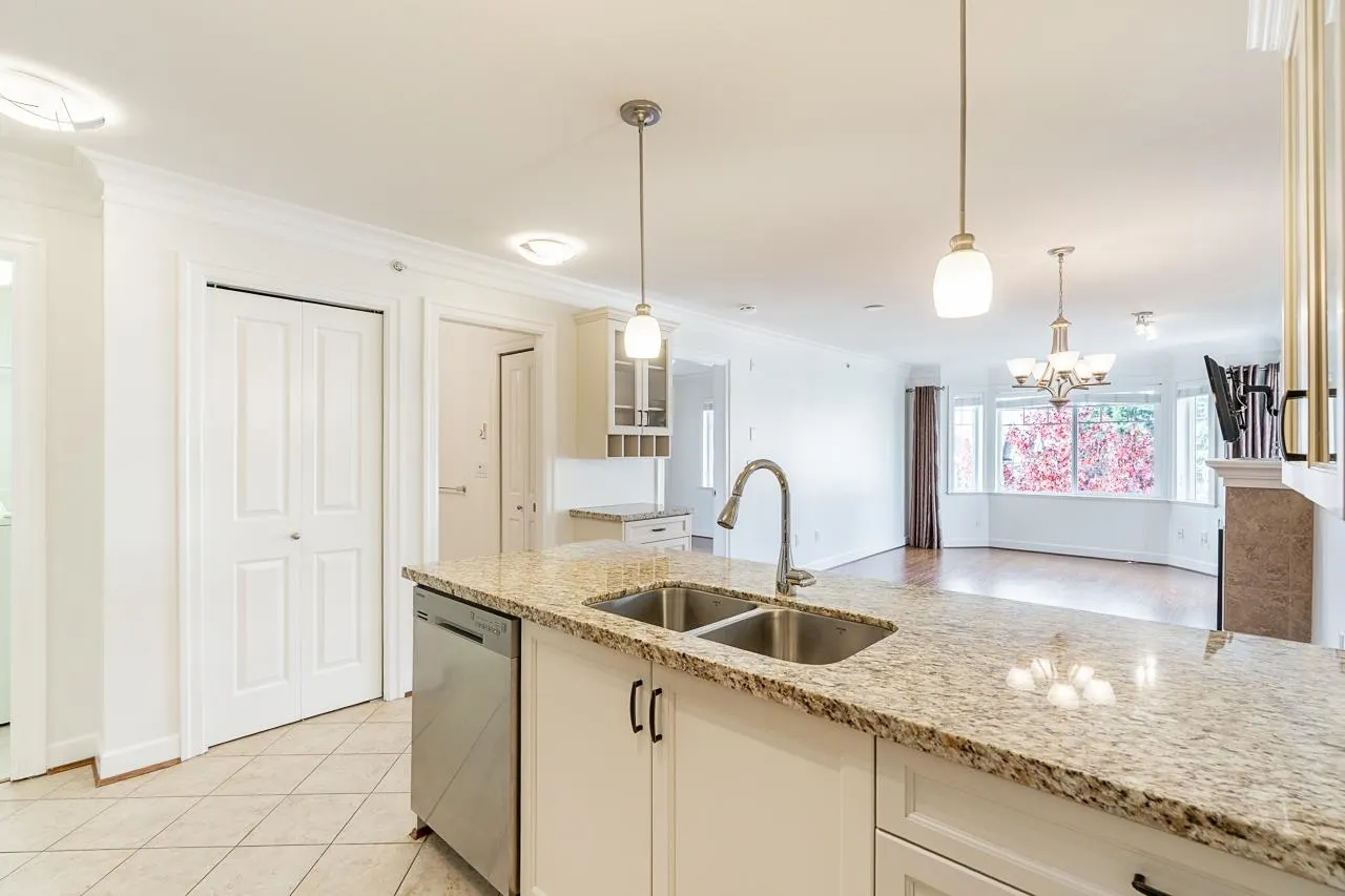 PH4 15357 Roper Avenue