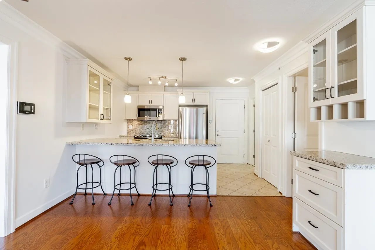 PH4 15357 Roper Avenue