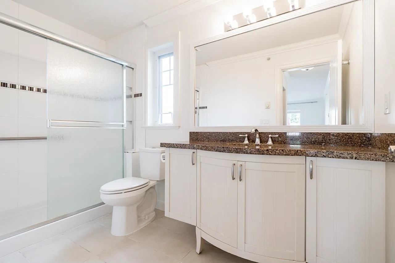 PH4 15357 Roper Avenue