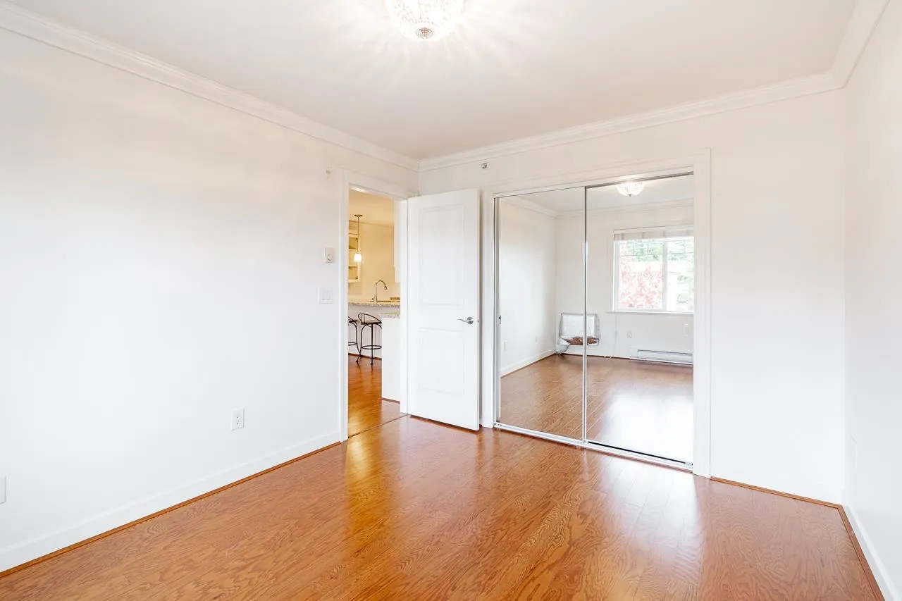 PH4 15357 Roper Avenue