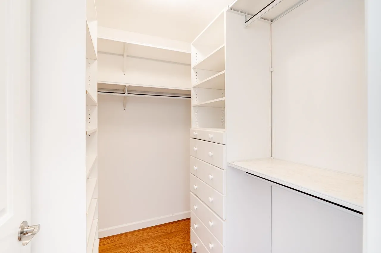 PH4 15357 Roper Avenue