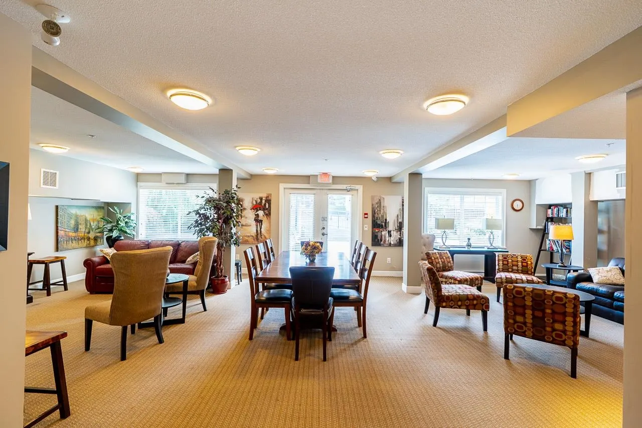 PH4 15357 Roper Avenue