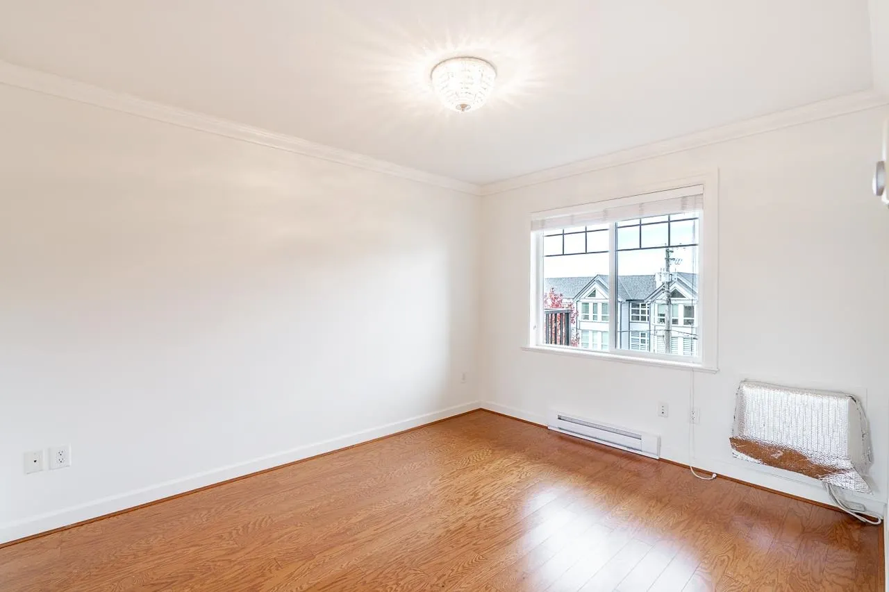 PH4 15357 Roper Avenue