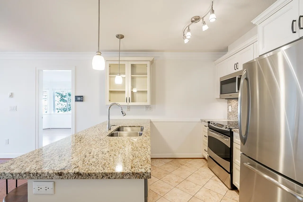 PH4 15357 Roper Avenue