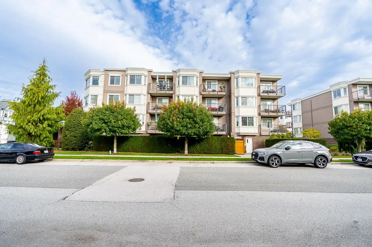 PH4 15357 Roper Avenue