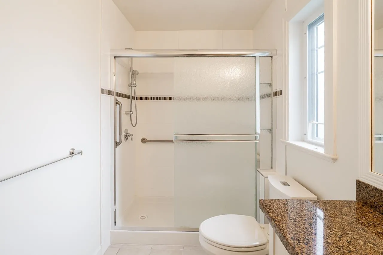 PH4 15357 Roper Avenue