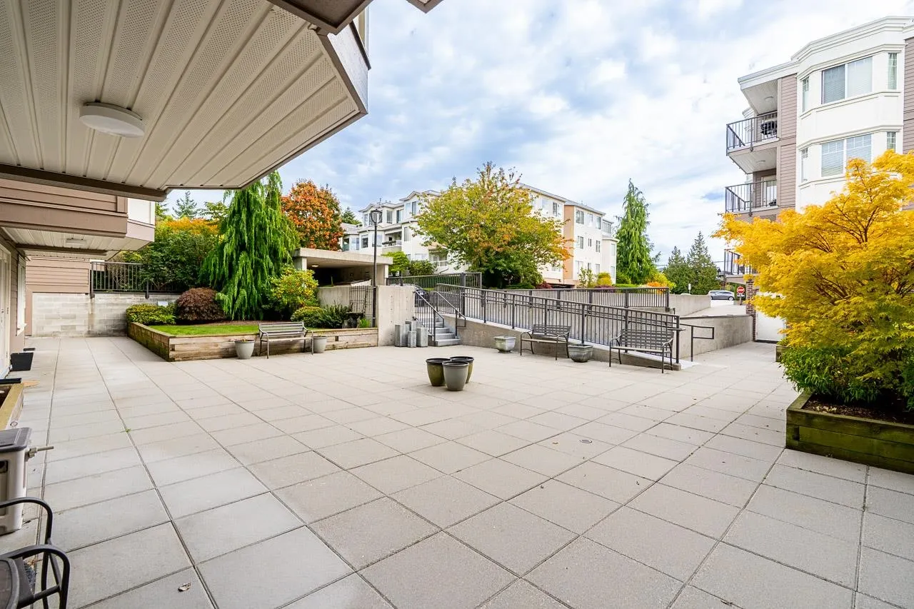 PH4 15357 Roper Avenue