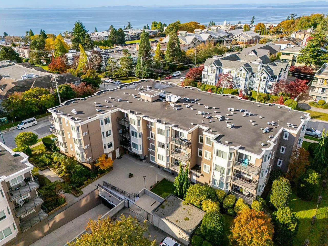 PH4 15357 Roper Avenue