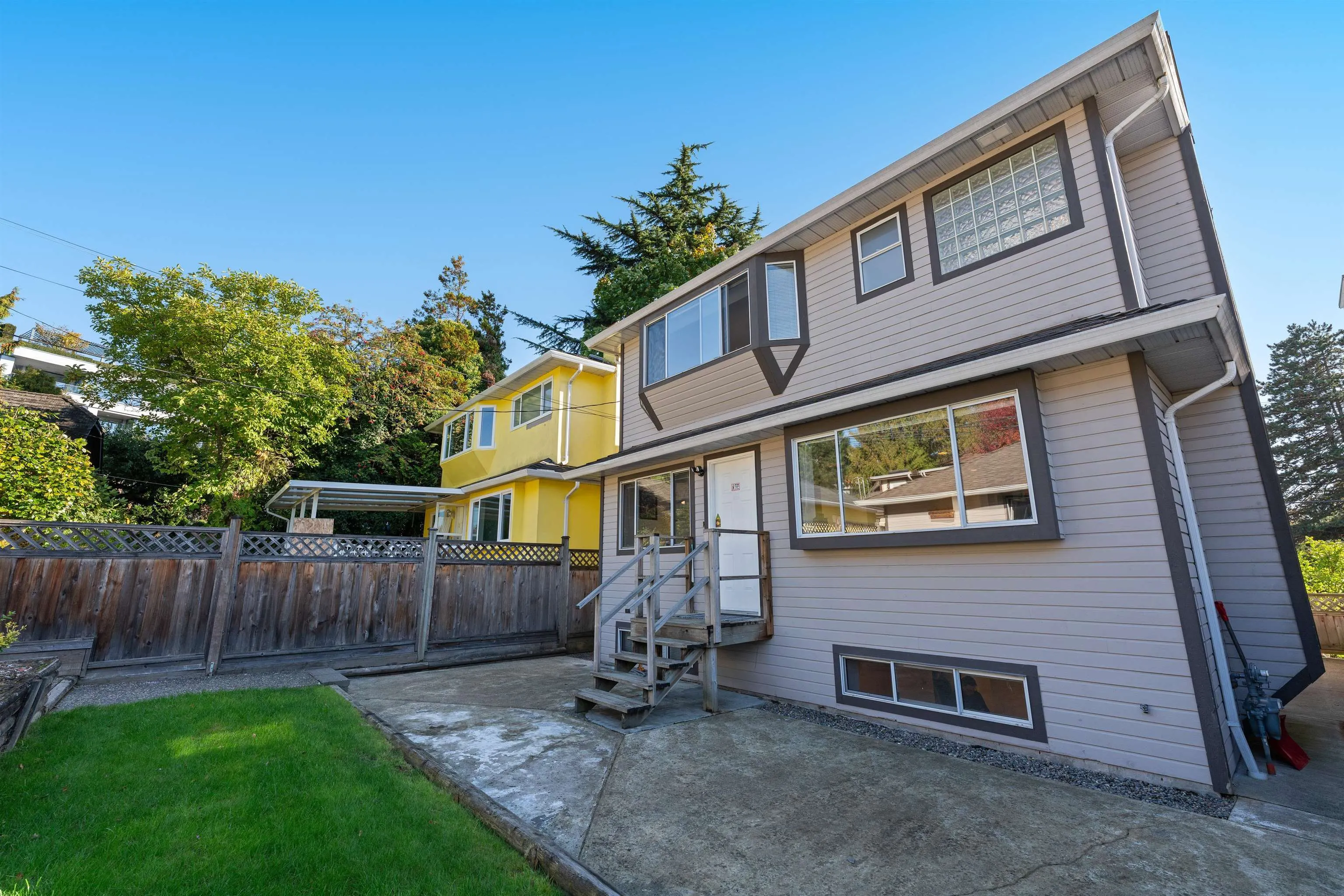 2133 W 49th Avenue