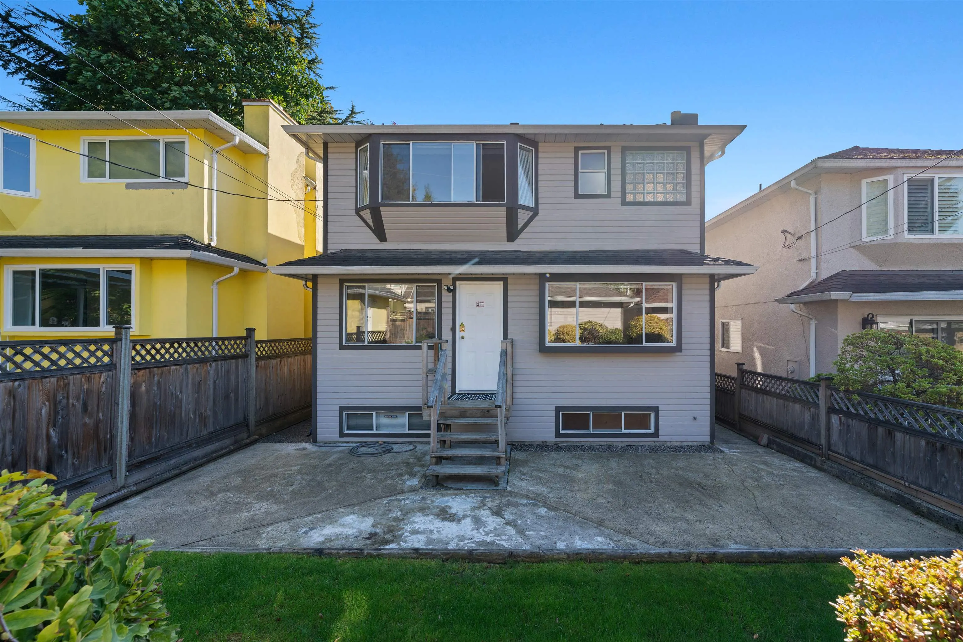 2133 W 49th Avenue