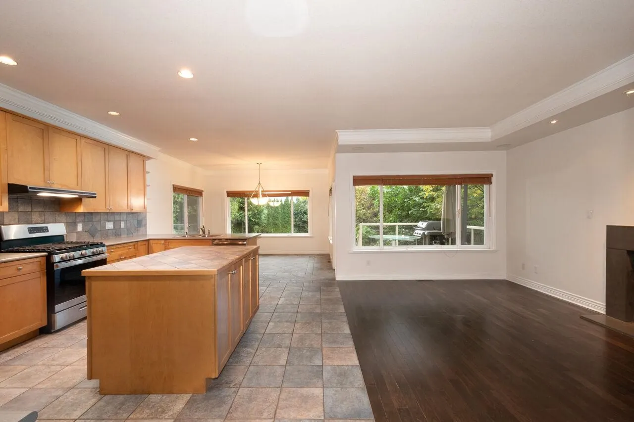 338 N Dollarton Highway