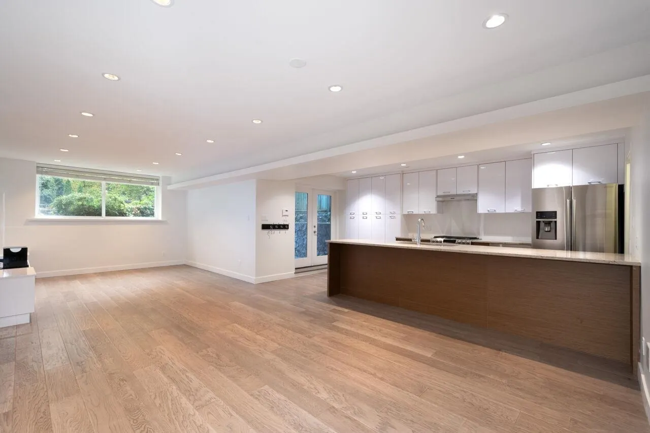 338 N Dollarton Highway