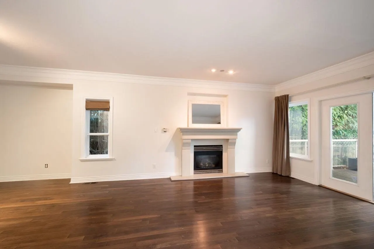 338 N Dollarton Highway