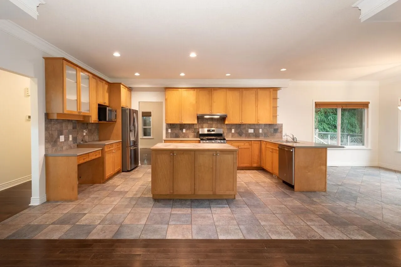 338 N Dollarton Highway