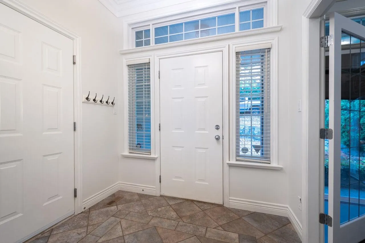 338 N Dollarton Highway