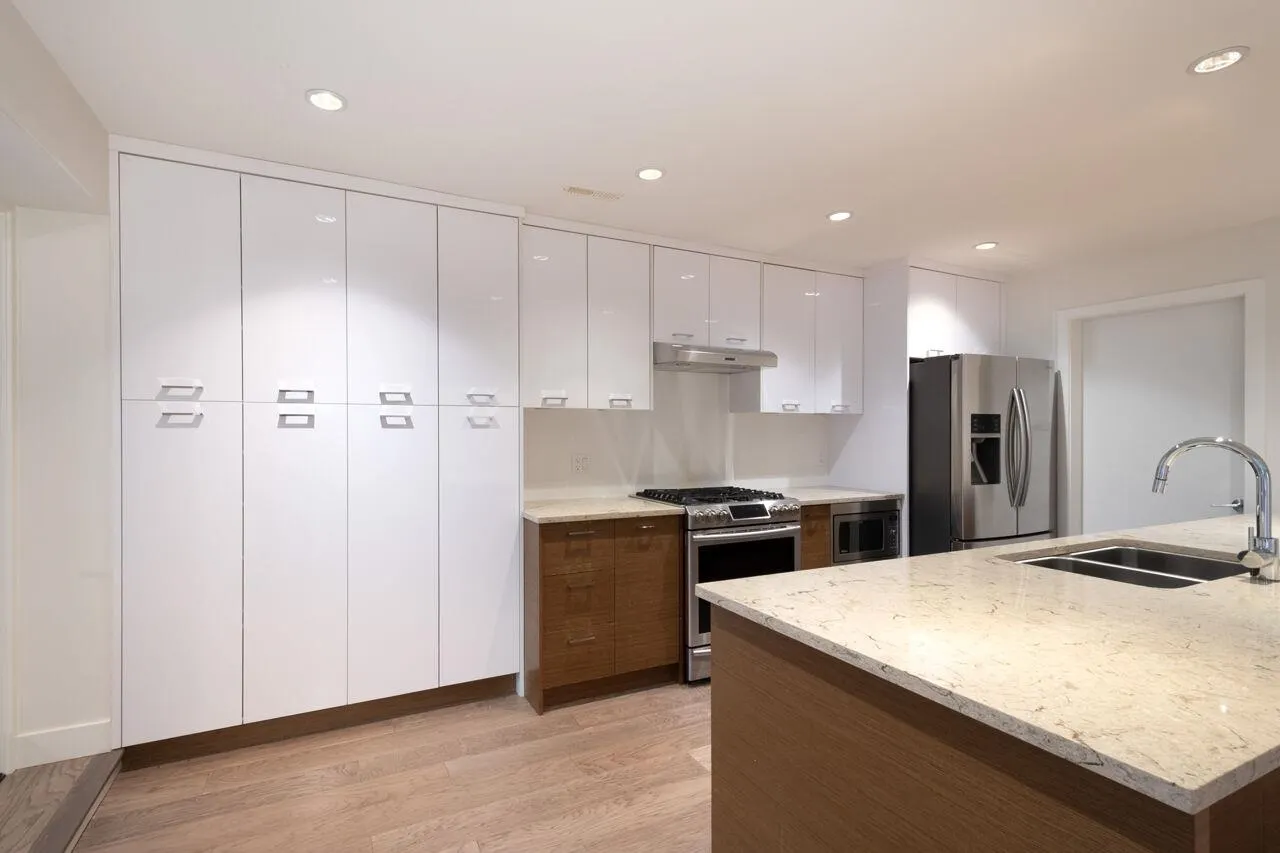 338 N Dollarton Highway