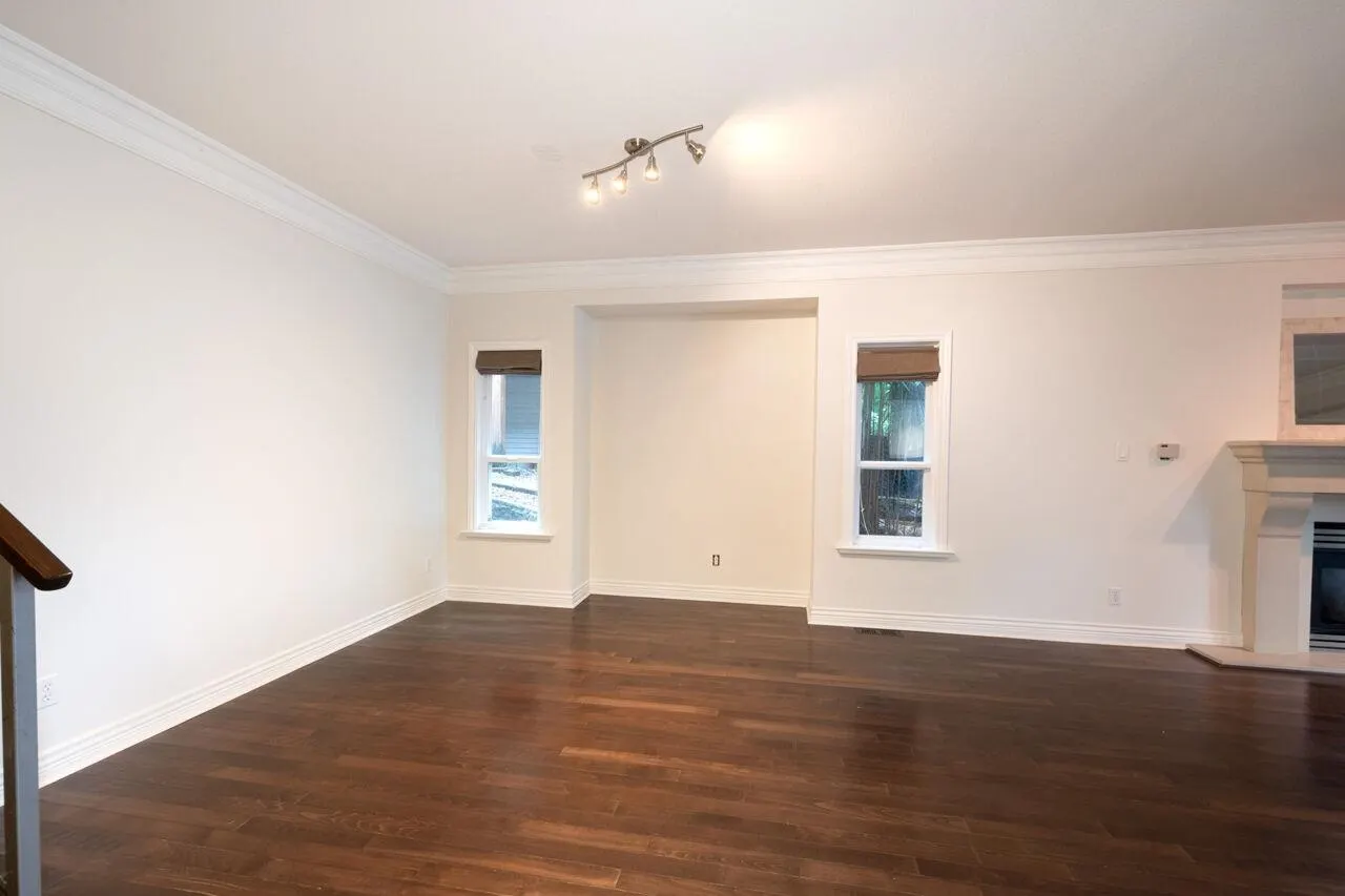 338 N Dollarton Highway