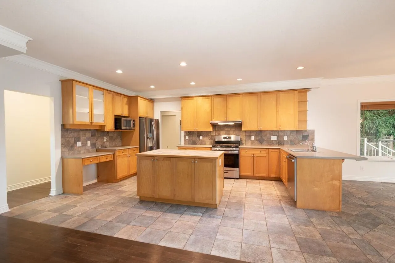 338 N Dollarton Highway