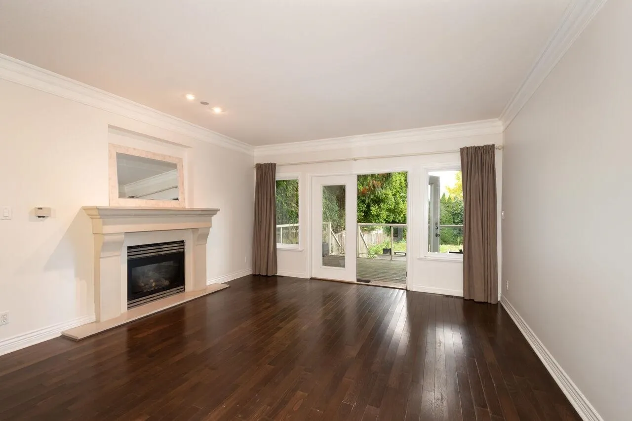 338 N Dollarton Highway