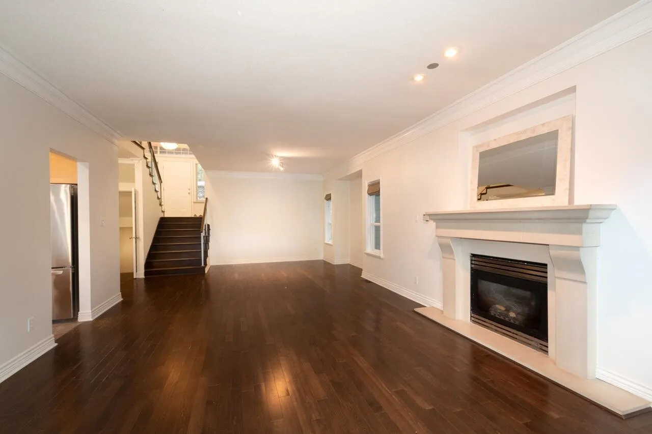 338 N Dollarton Highway