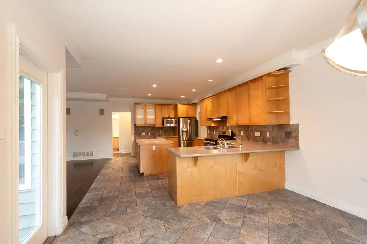 338 N Dollarton Highway