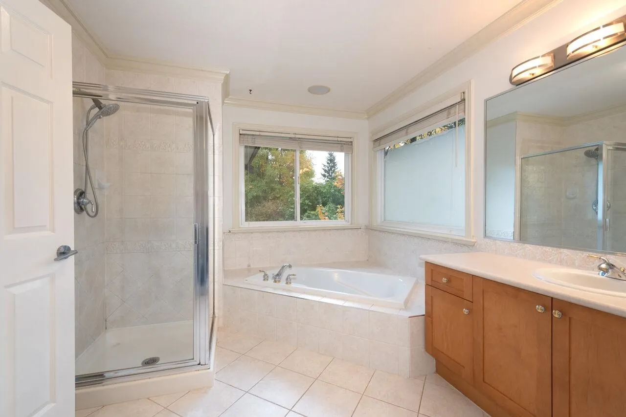 338 N Dollarton Highway