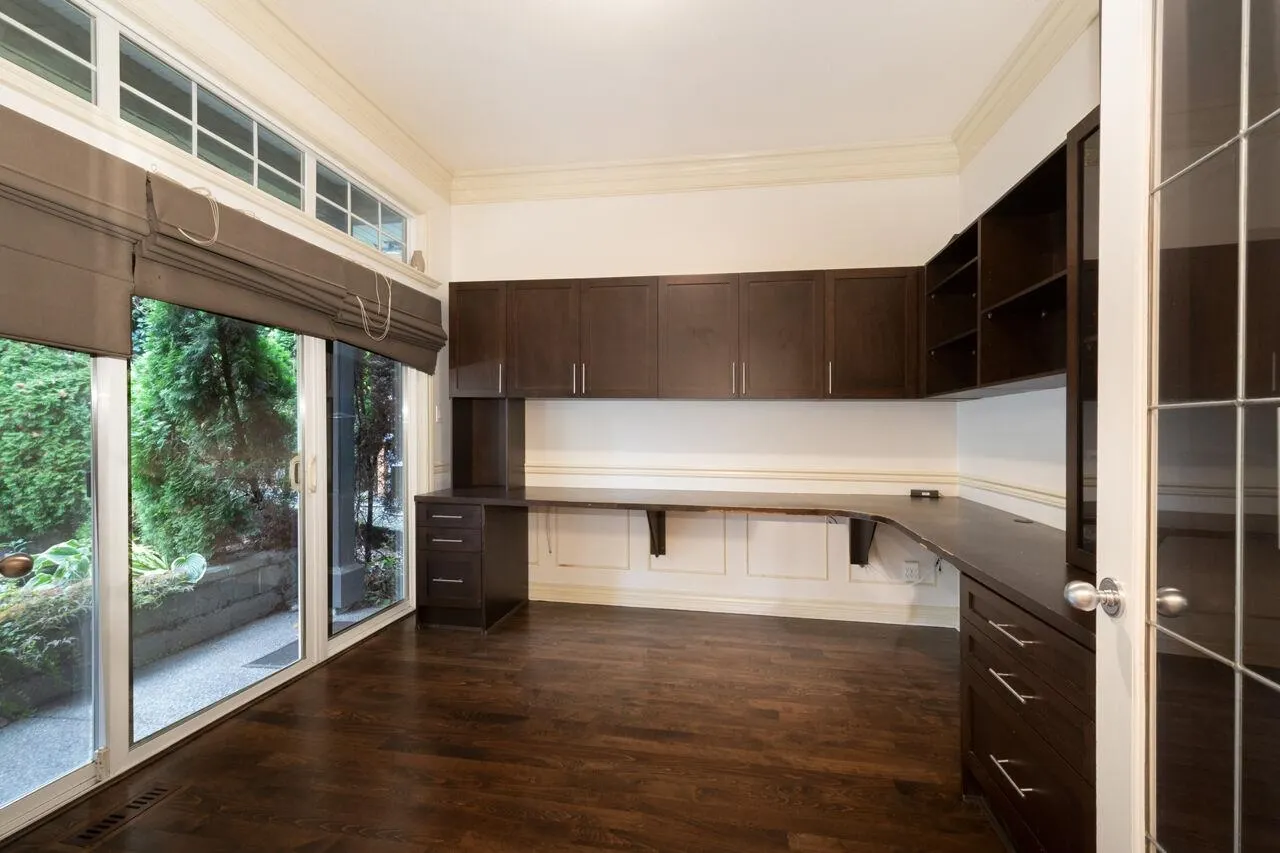 338 N Dollarton Highway