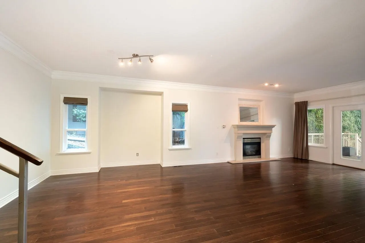 338 N Dollarton Highway