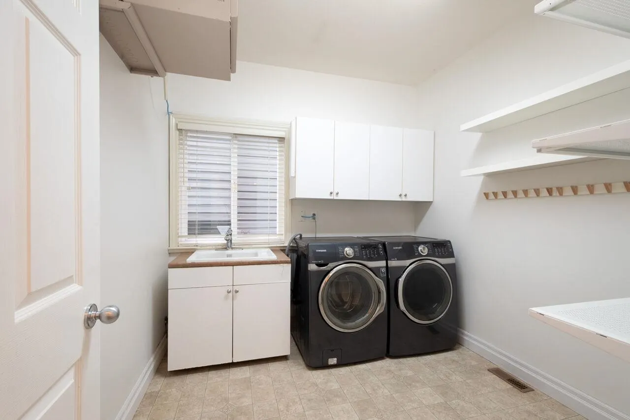 338 N Dollarton Highway