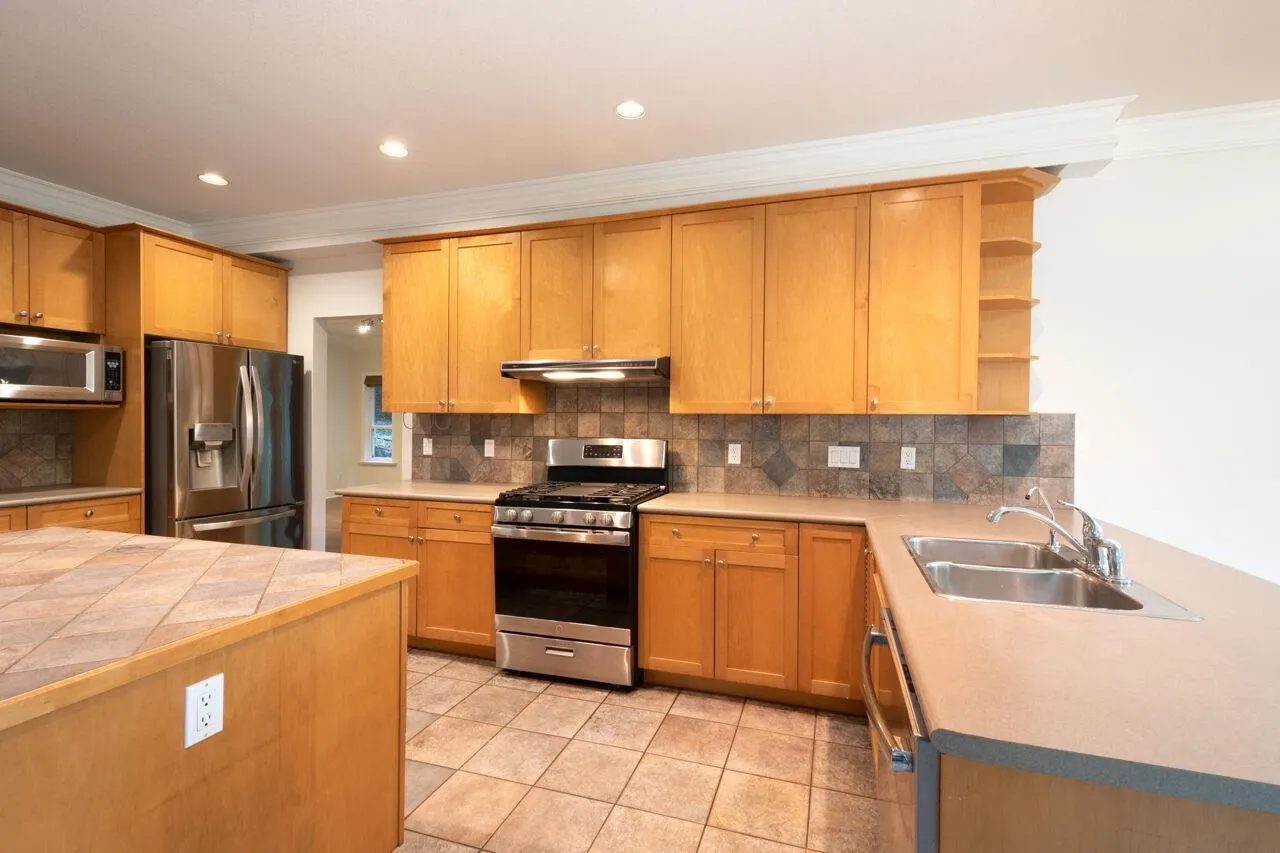 338 N Dollarton Highway