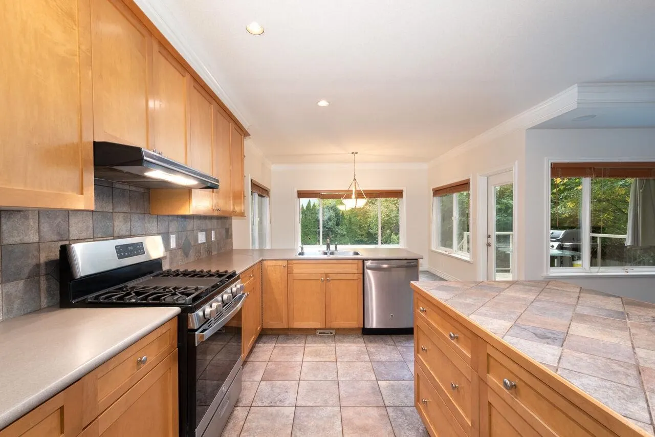 338 N Dollarton Highway