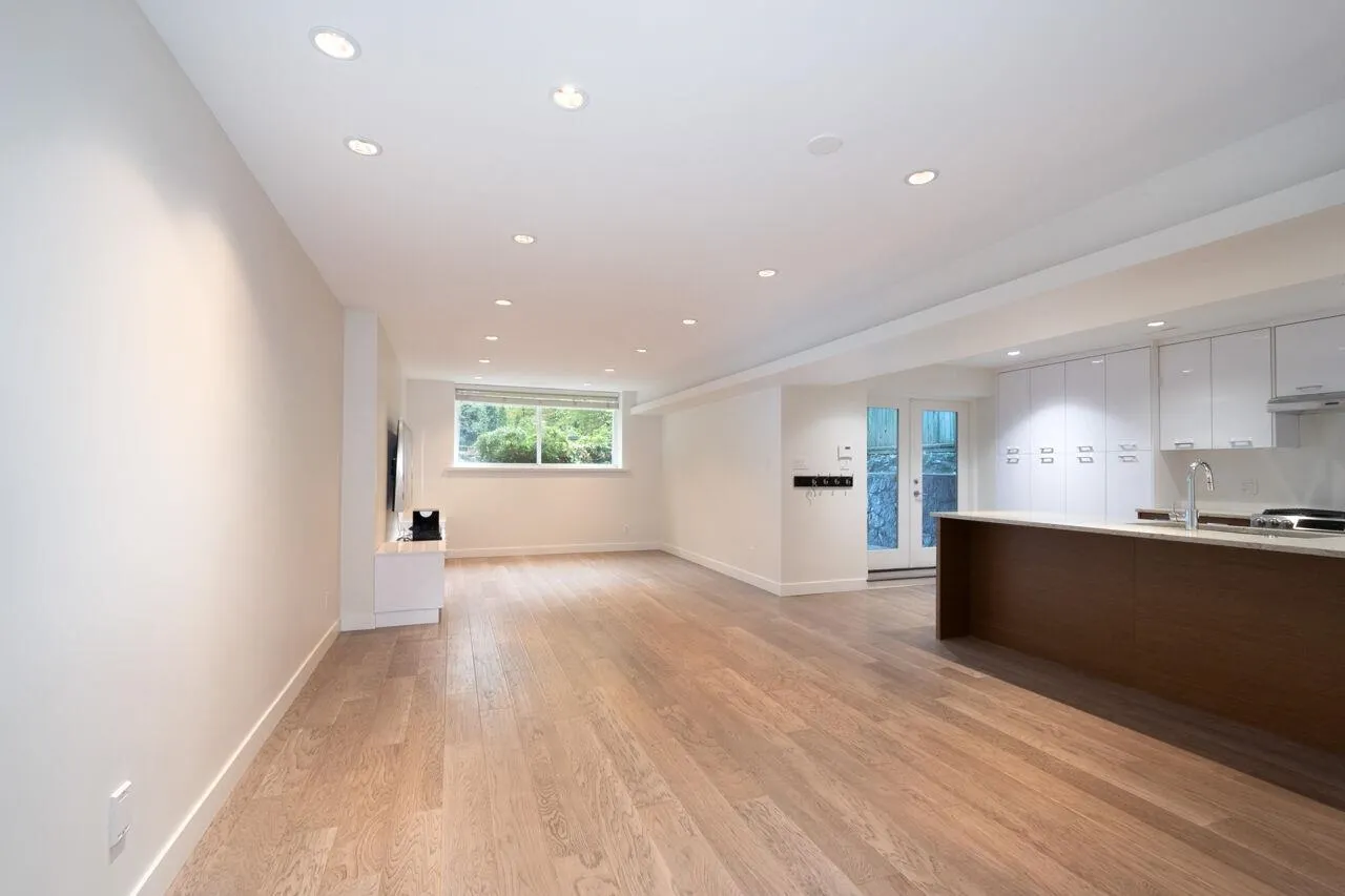 338 N Dollarton Highway