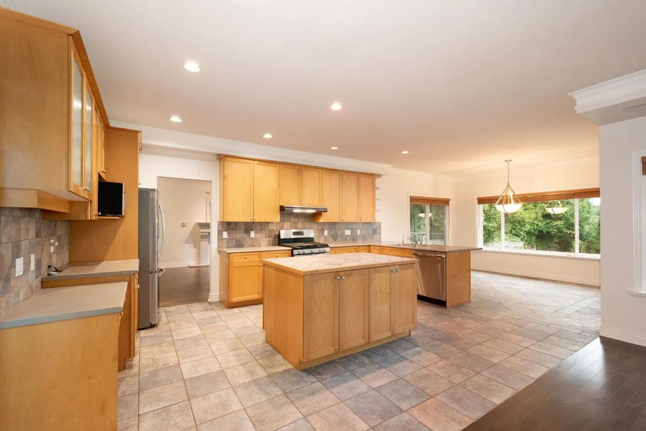 338 N Dollarton Highway