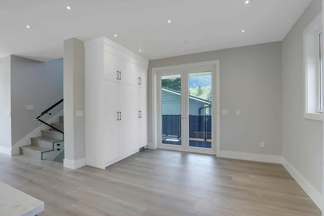 1137 Axen Road