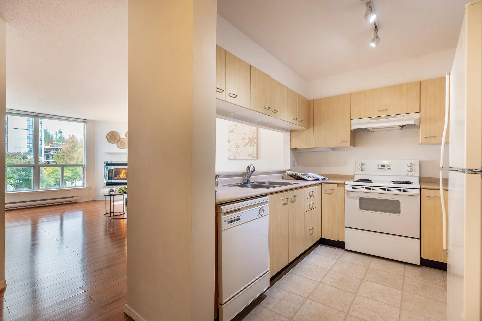 405 1148 Heffley Crescent