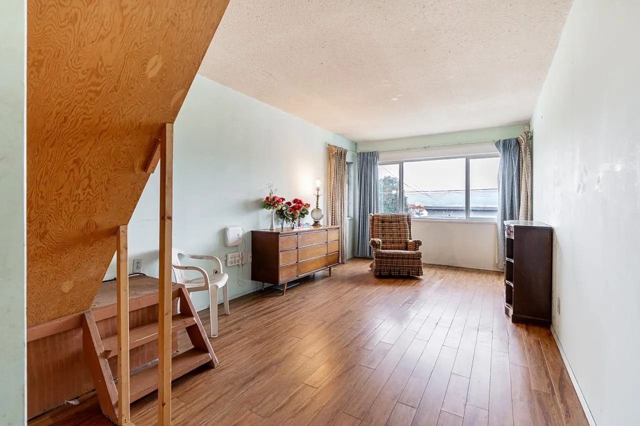 2318 Wall Street