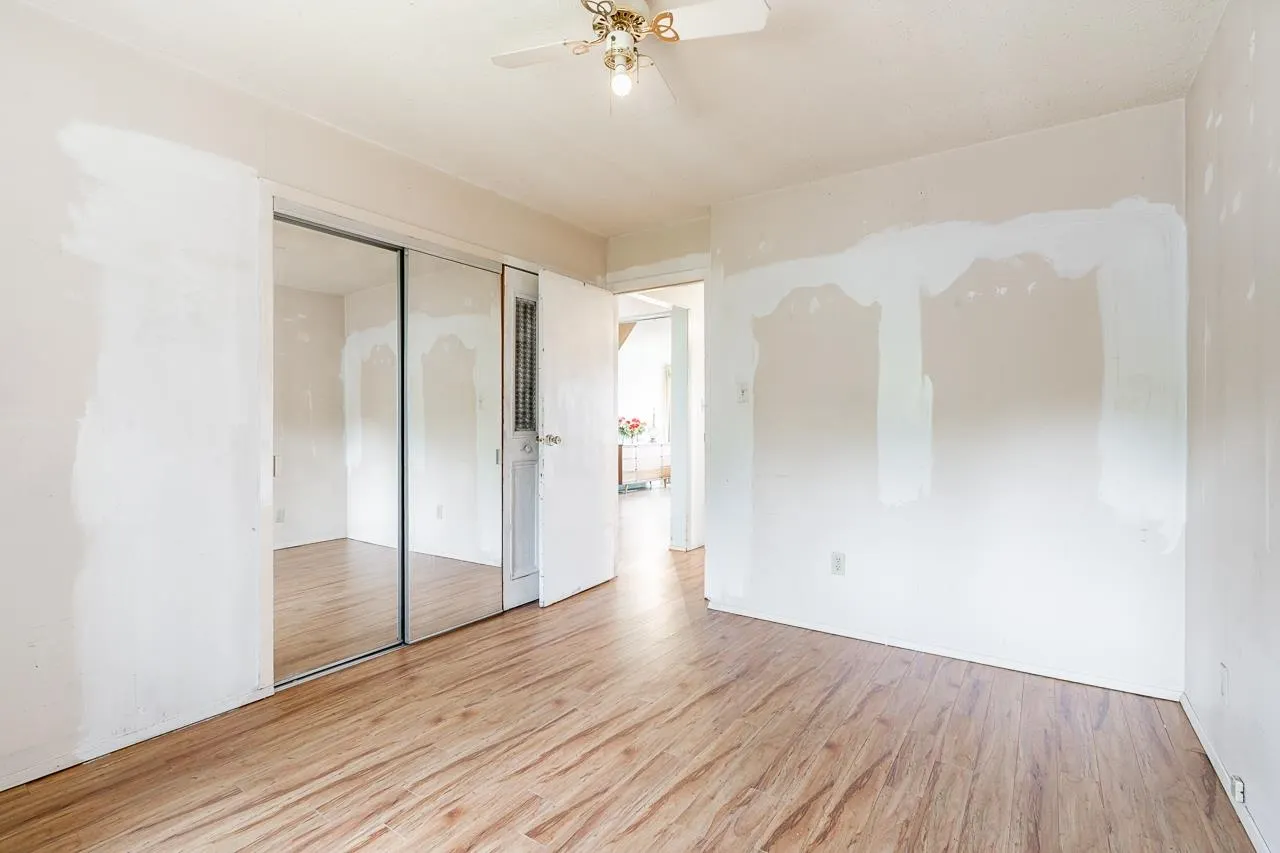2318 Wall Street