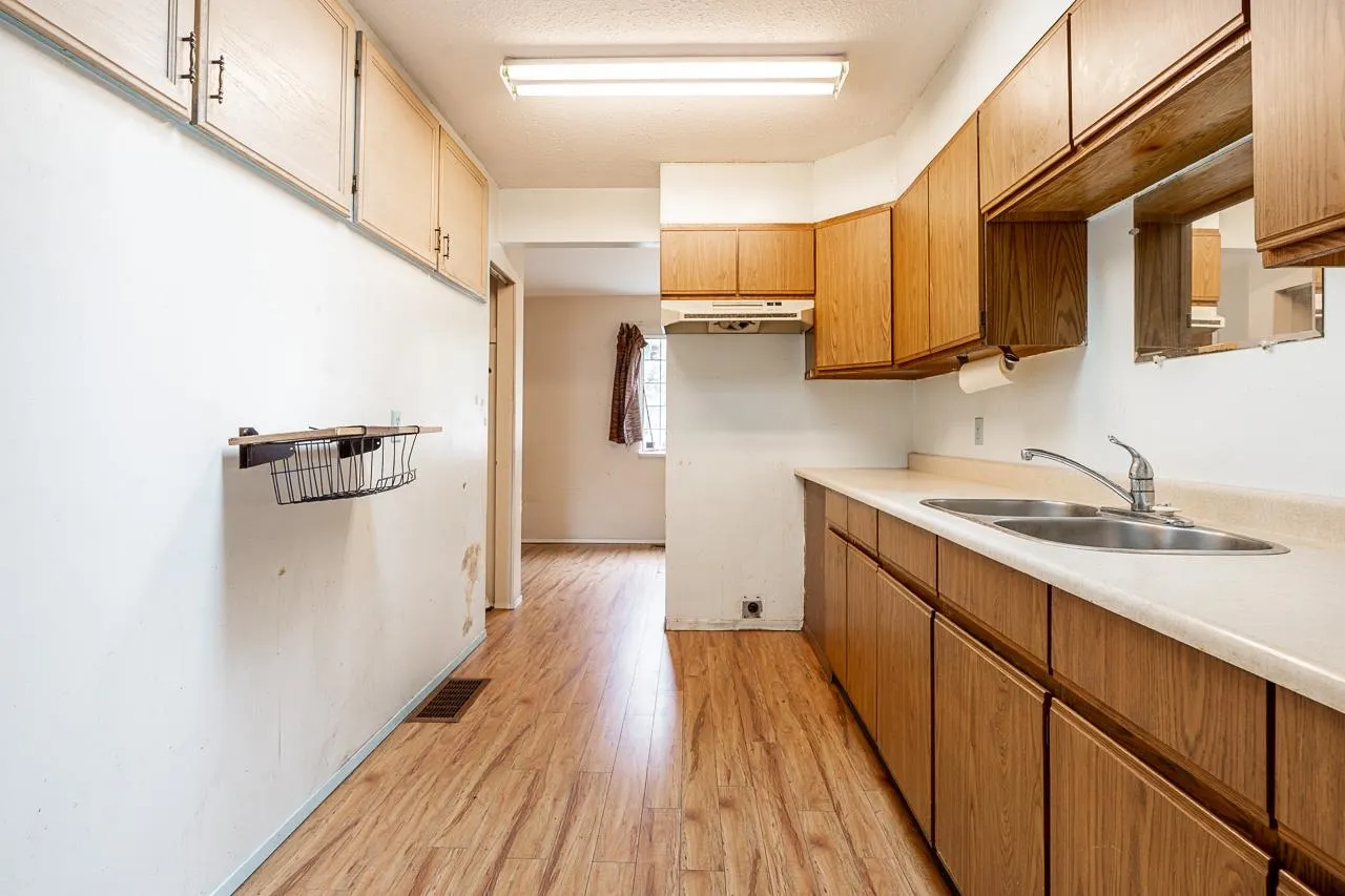 2318 Wall Street