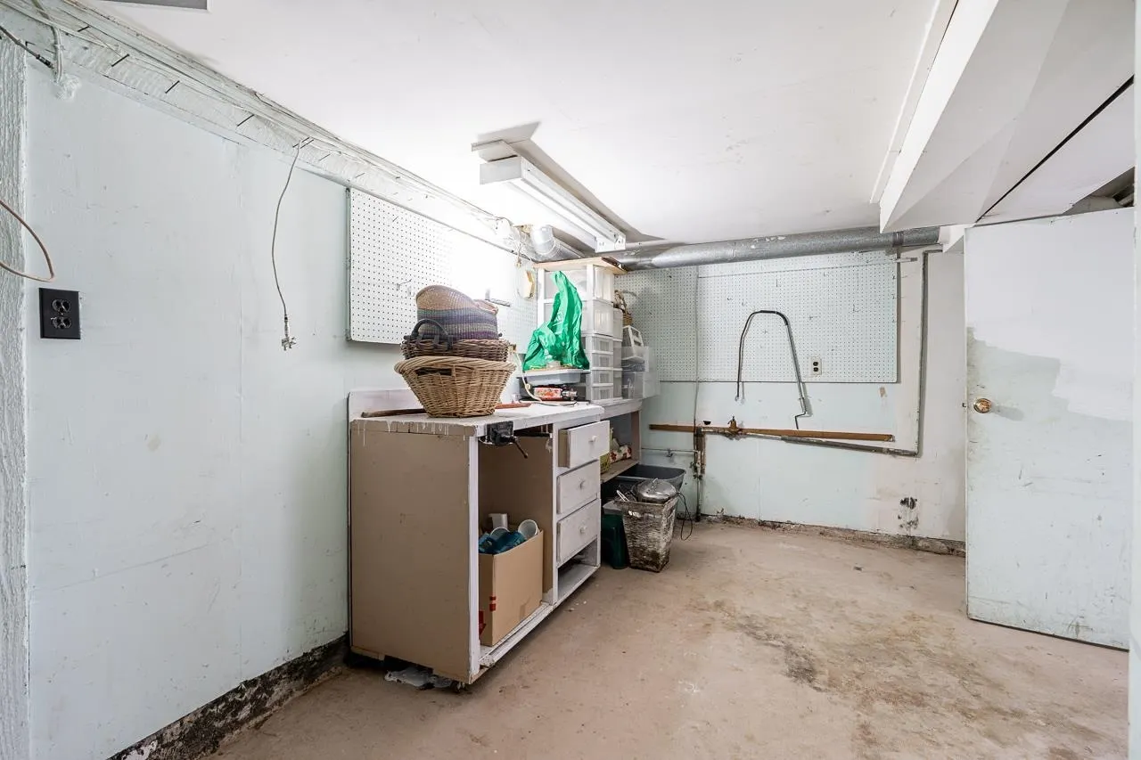 2318 Wall Street