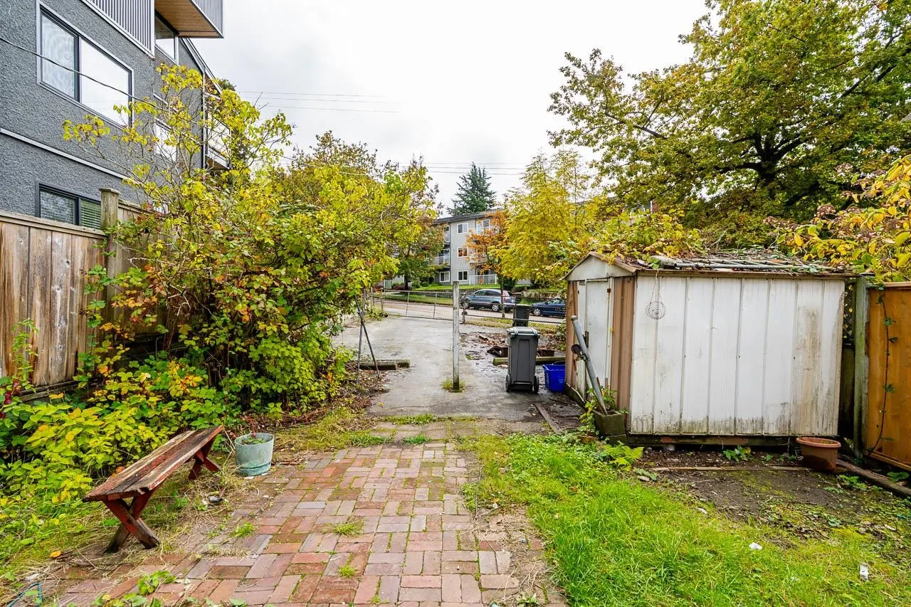 2318 Wall Street