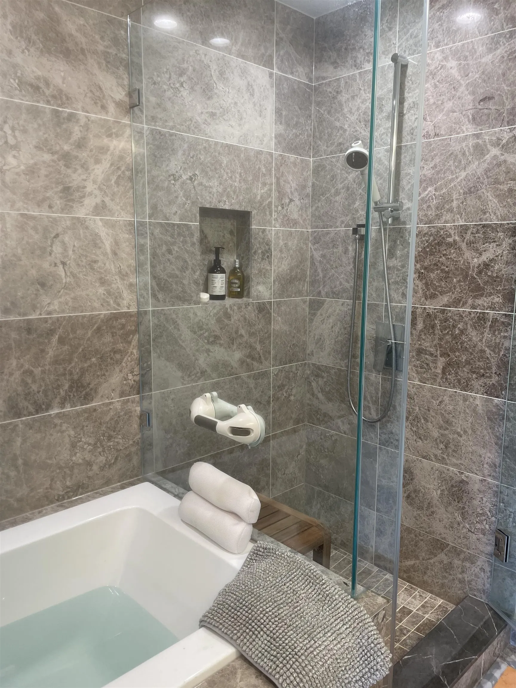 2202 305 Morrissey Road