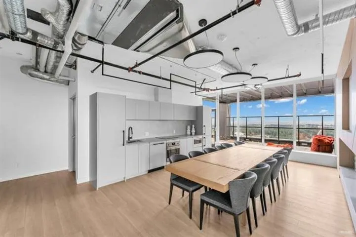 3207 13725 George Junction Street