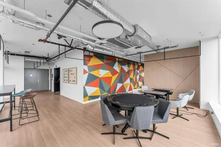 3207 13725 George Junction Street