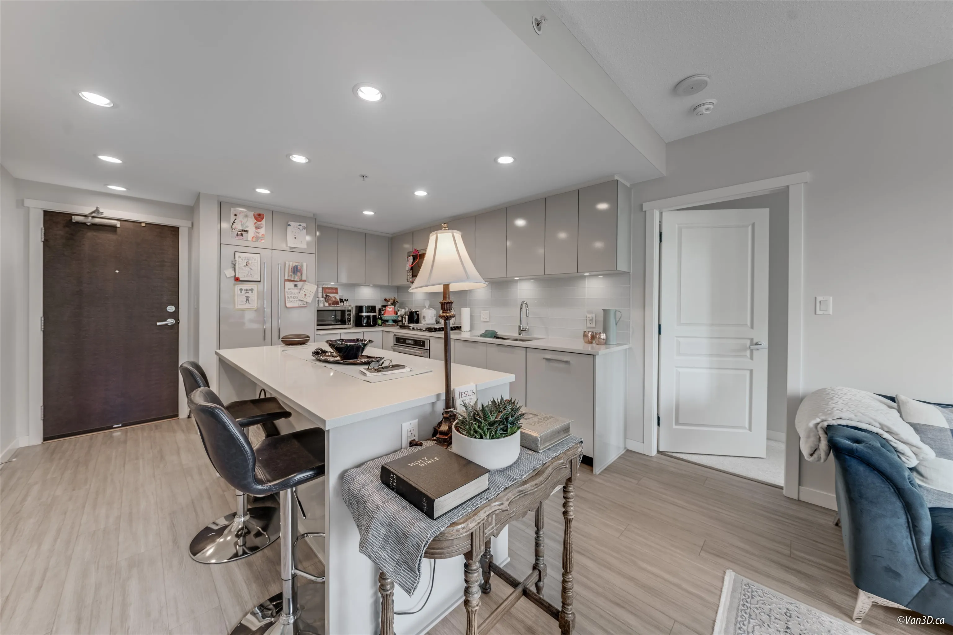 304 3100 Windsor Gate