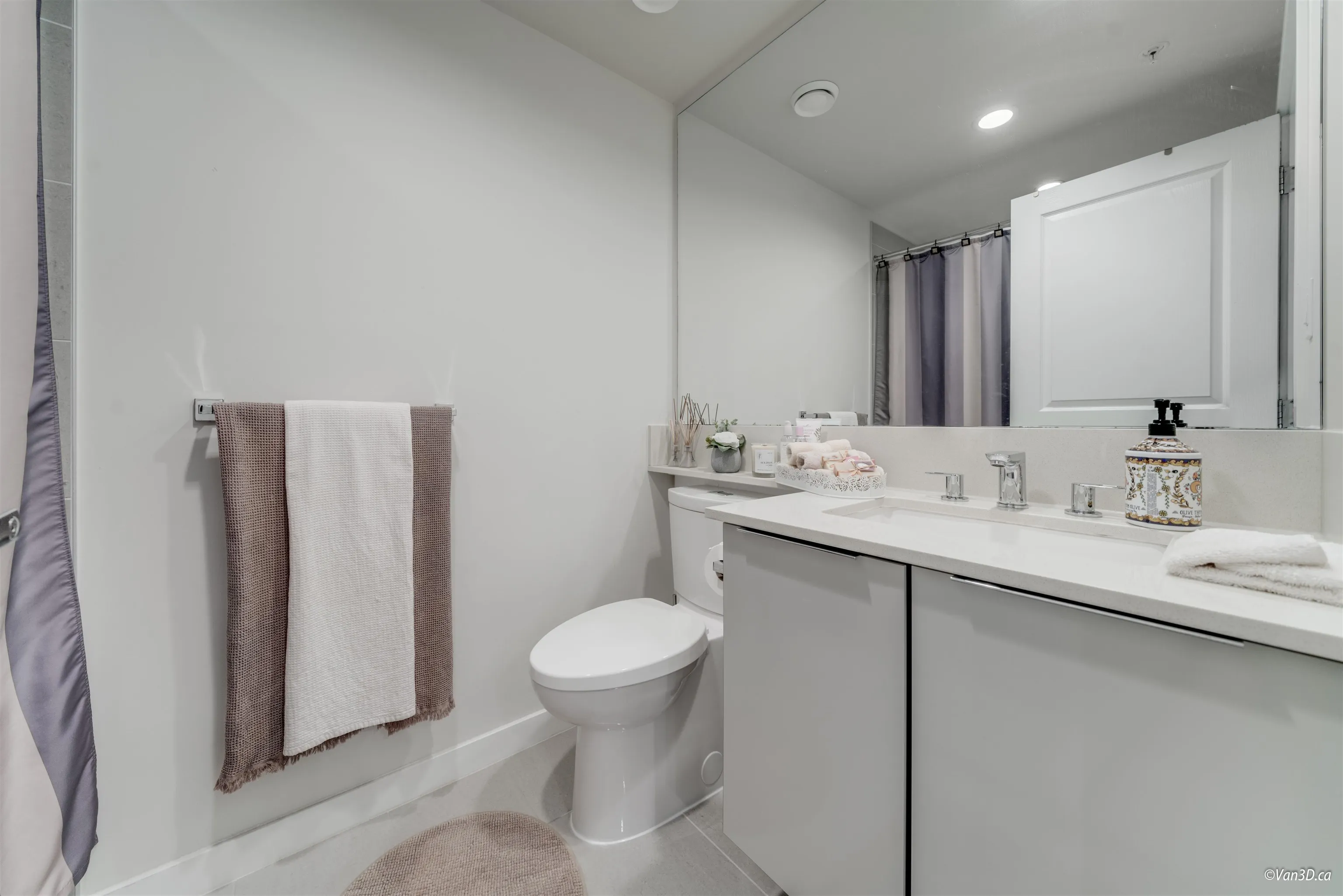 304 3100 Windsor Gate